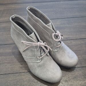 Dr. Scholl's Light Gray Lace-Up Boots
